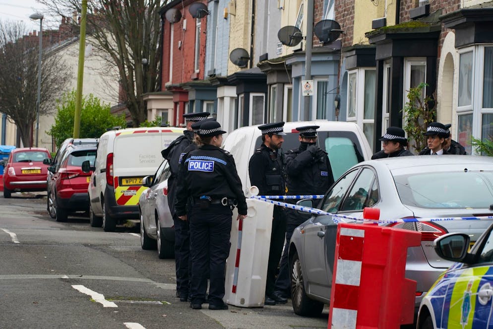 Polizisten in Liverpool: Drei Männer wurden wegen Terrorismusverdachts festgenommen.