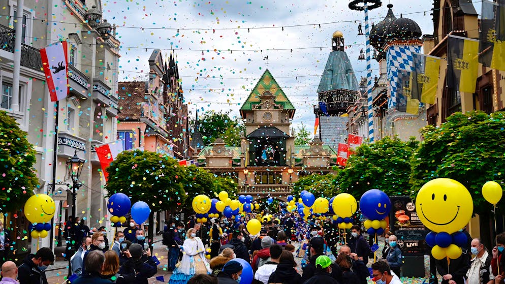 Employees welcome visitors as they enter Europa Park in Rust, western Germany on May 21, 2021, on the re-opening day of the centre following the lifting of coronavirus (Covid-19) restrictions. (Photo by SEBASTIEN BOZON / AFP) (Photo by SEBASTIEN BOZON/AFP via Getty Images)