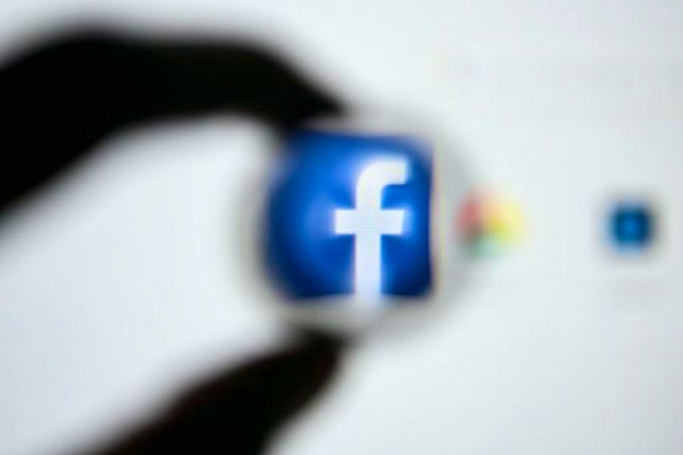 Meta, la maison mère de Facebook, annonce avoir démantelé des réseaux malveillants, qui utilisaient les débats sur les vaccins pour harceler des professionnels ou semer la division dans les sociétés