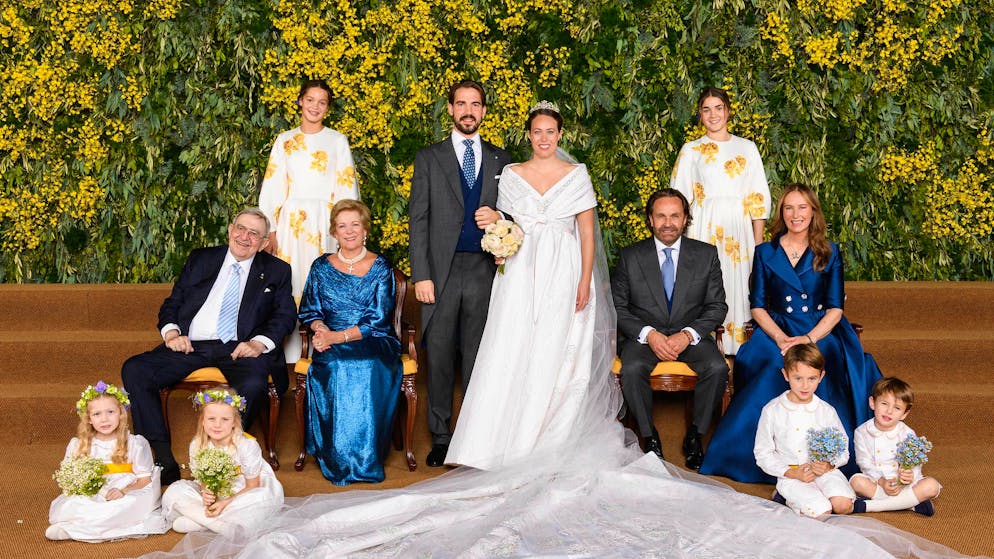 ATHENS, GREECE - OCTOBER 23: In this handout from the Greek Royal Family, Philippos, son of former King of Greece Constantine II, and his wife Nina Flohn (C) pose with Ex-King Konstantin and Ex-Queen Anne-Marie (sitting on left) and Thomas Flohr and Katharina Flohr during their wedding on October 23, 2021 in Athens, Greece. (Photo by Nikolas Kominis / Studio Kominis/Getty Images)