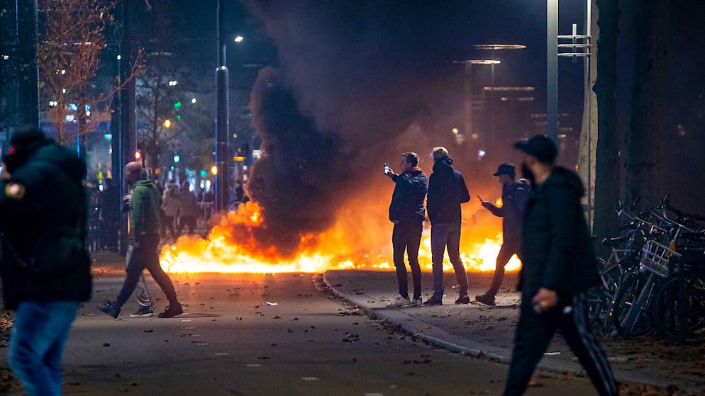 Guerriglia ieri sera a Rotterdam.