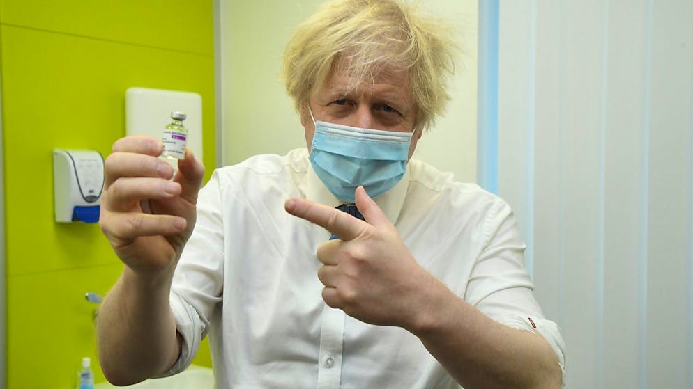 Obwohl die Inzidenzen auch in Grossbritannien steigen, sieht Boris Johnson keinen Anlass die bestehenden Massnahmen zu verschärfen.