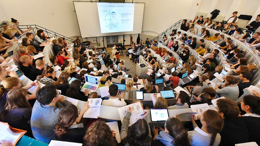 Studenti universitari, uno su dieci pensa di lasciare.