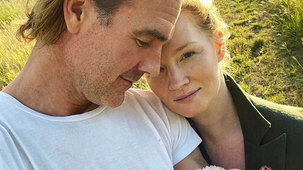 Fiocco azzurro. James Van Der Beek papà per la sesta volta