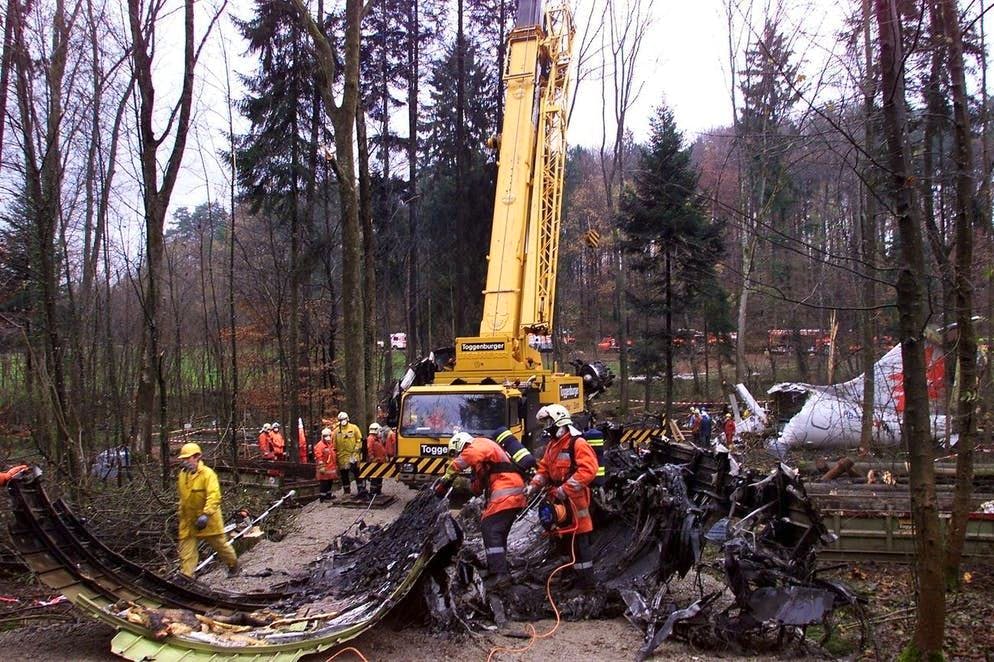 ... con assoluzioni per mancanza di prove. Il 26 novembre 2001 viene recuperato il relitto dell'aereo.