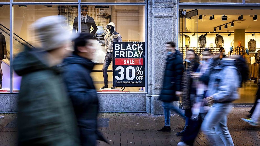 Kaum ein Detailhändler kann es sich erlauben, am Black Friday nicht mitzumachen. Dabei nahm erst 2015 Manor als erster grosser Detailhändler am Aktionstag teil. (Archivbild)