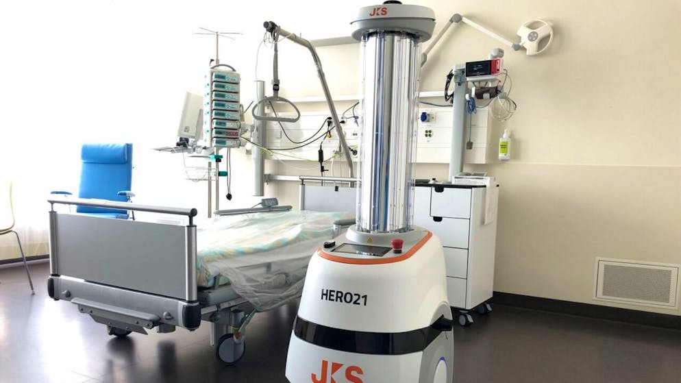Il robot ai raggi ultravioletti in funzione all'Ospedale universitario di Zurigo.
