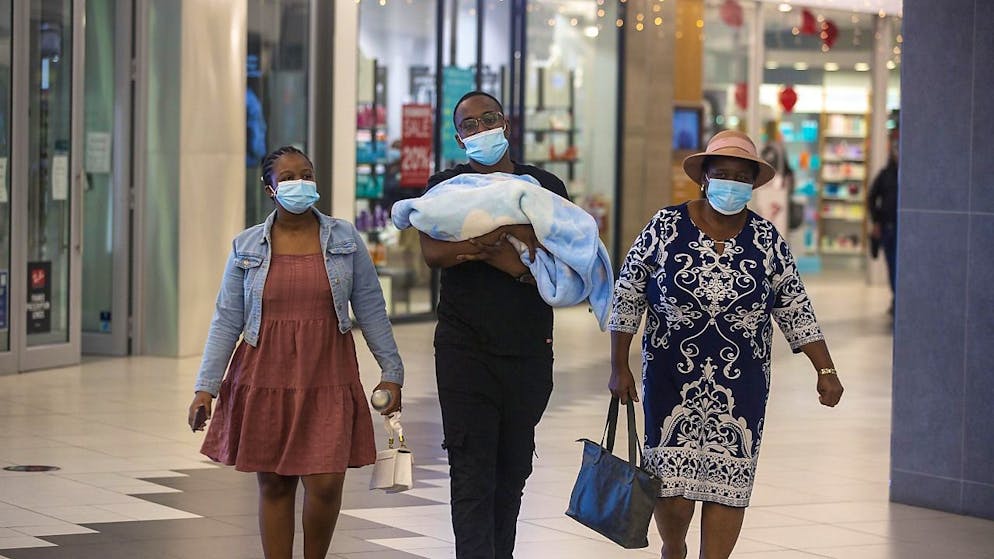 La variante Sudafricana ha molte mutazioni ed è classificata come preoccupante dall'OMS.