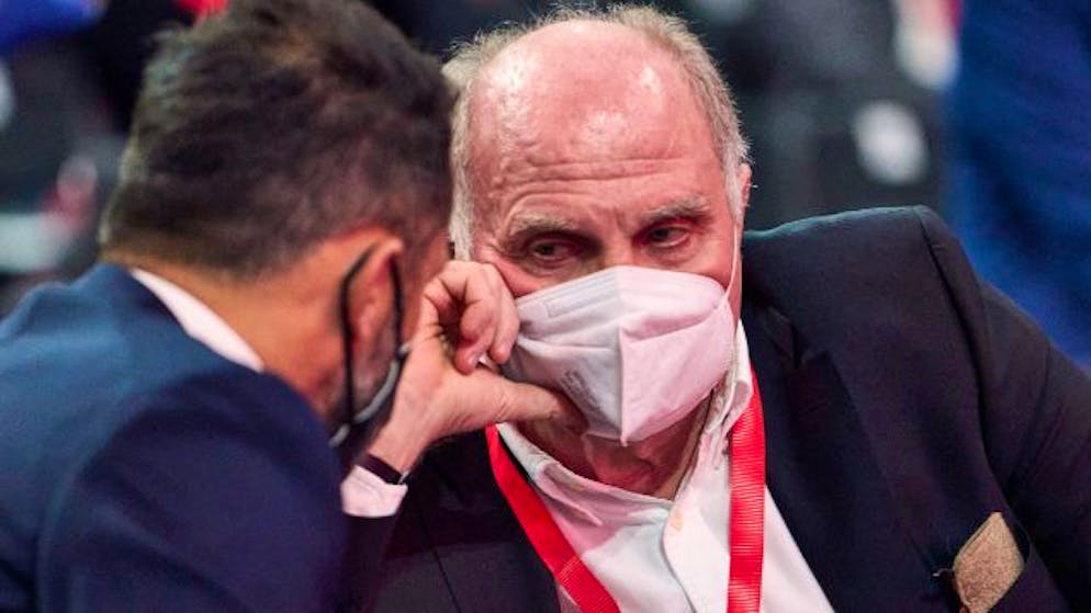 Uli Hoeness fand am chaotischen Ende der Jahresversammlung der Bayern keinen Gefallen.