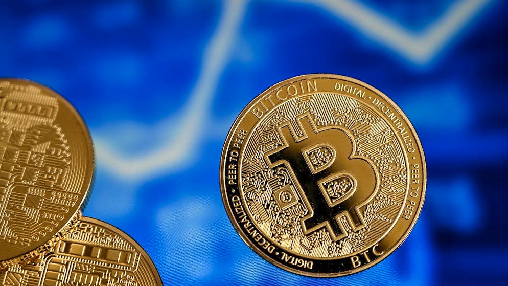 Il Bitcoin arretra, ma si mantiene comunque ampiamente sopra i 50'000 dollari.