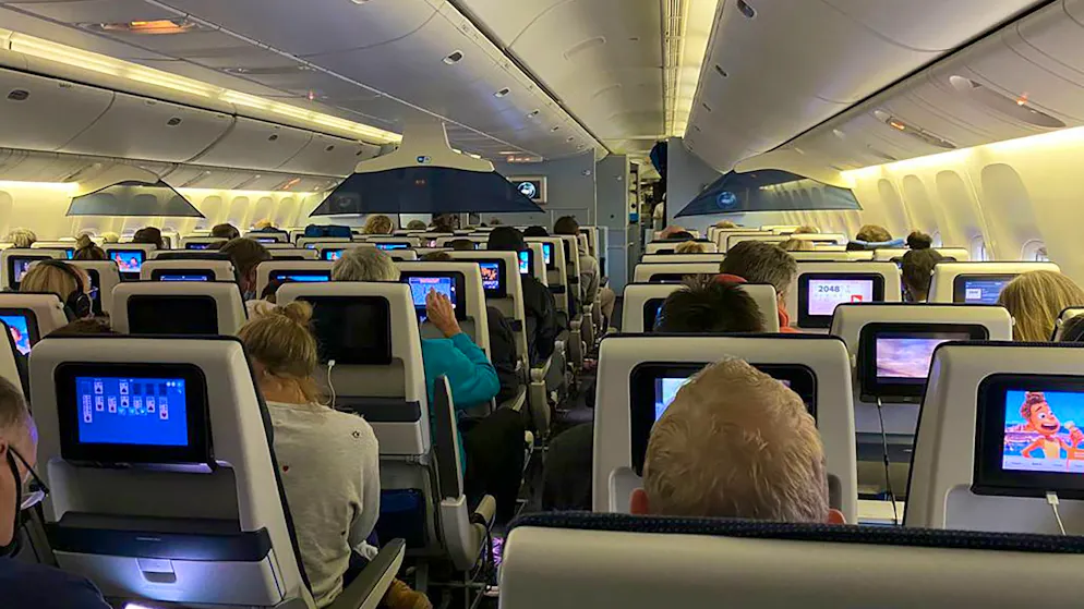 «Ihr Müllmenschen». Passagiere wollen aus Flugzeug aussteigen – dann eskaliert ein Ehepaar komplett