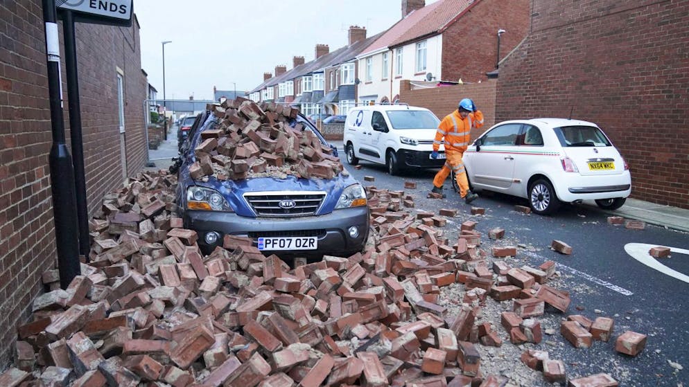 I danni causati dal passaggio della tempesta Arwen a Sunderland, nel nord-est dell'Inghilterra.