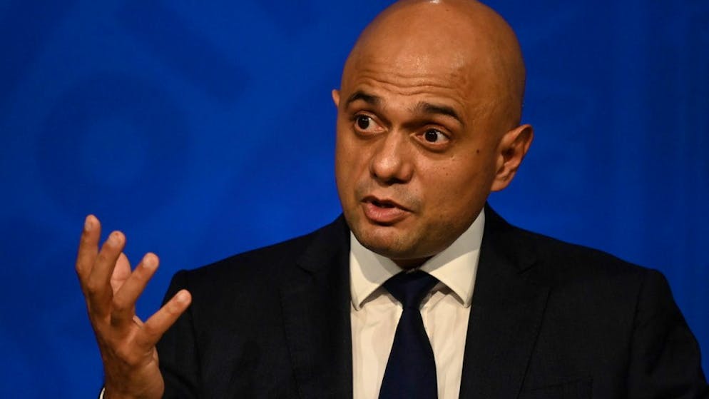 "Dobbiamo fare tutto ciò che possiamo per rompere il modello economico dei trafficanti di esseri umani", ha affermato il ministro della salute britannico Sajid Javid.