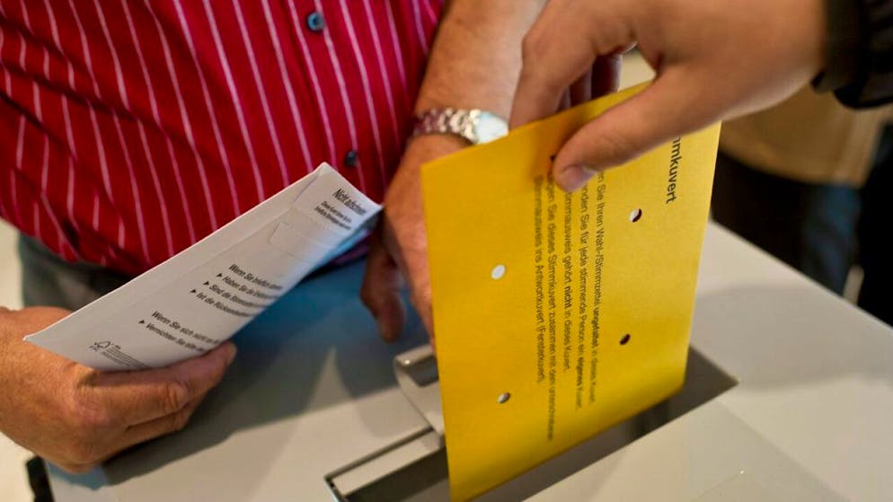 Oltre che sui tre temi federali, gli aventi diritti di voto sono chiamati alle urne anche su temi cantonali in 10 cantoni.