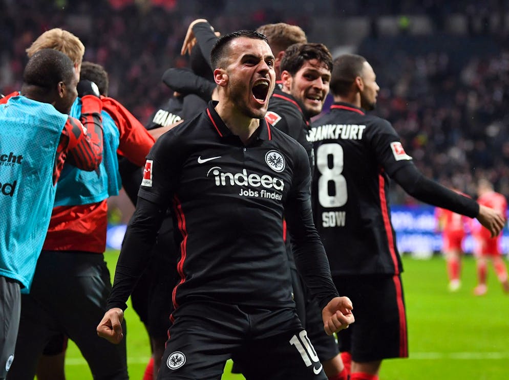 Frankfurts Filip Kostic jubelt nach dem Tor zum 2:1. .