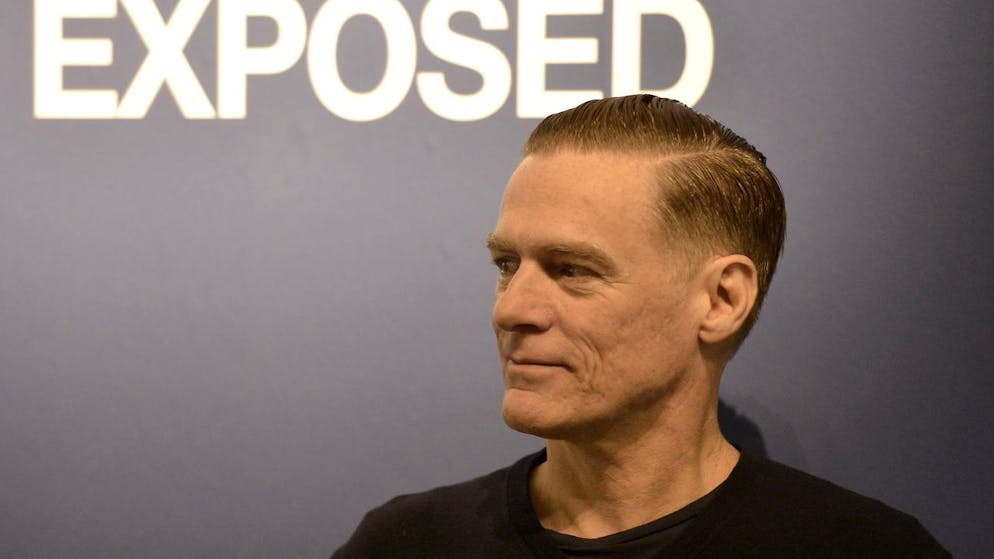 Bryan Adams (nella foto d'archivio) ha realizzato le foto del calendario Pirelli 2022. Il cantante rock canadese, testato positivo al Covid al suo arrivo all'aeroporto di Malpensa, seguirà la presentazione di The Cal 2022 da una camera d'albergo.