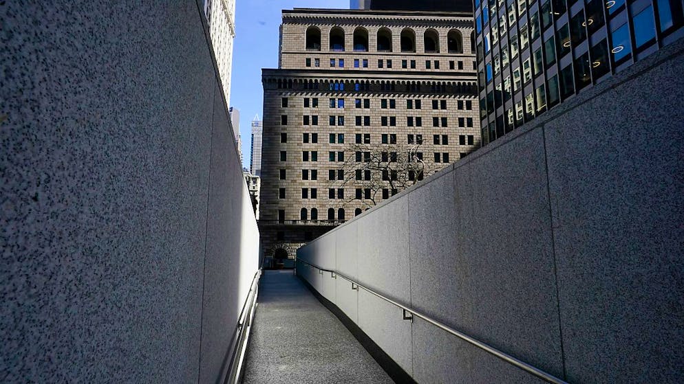 L'Afghanistan ha un conto con 7 miliardi di dollari depositati presso la Federal Reserve di New York (nella foto d'archivio). I soldi sono ora contesi fra i talebani al potere e i famigliari delle vittime dell'11 settembre.