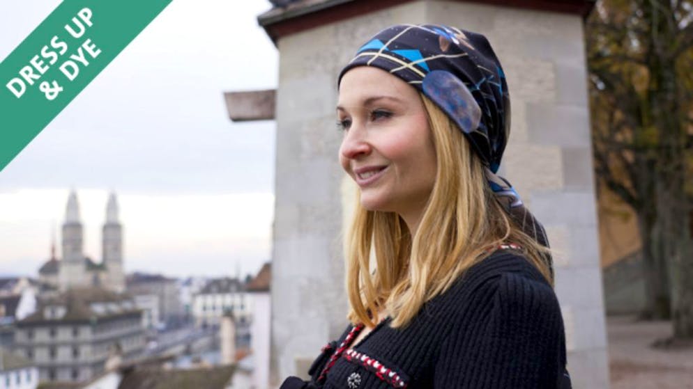 Dress up & Dye . C’est ainsi que nous adorons porter nos foulards cette saison