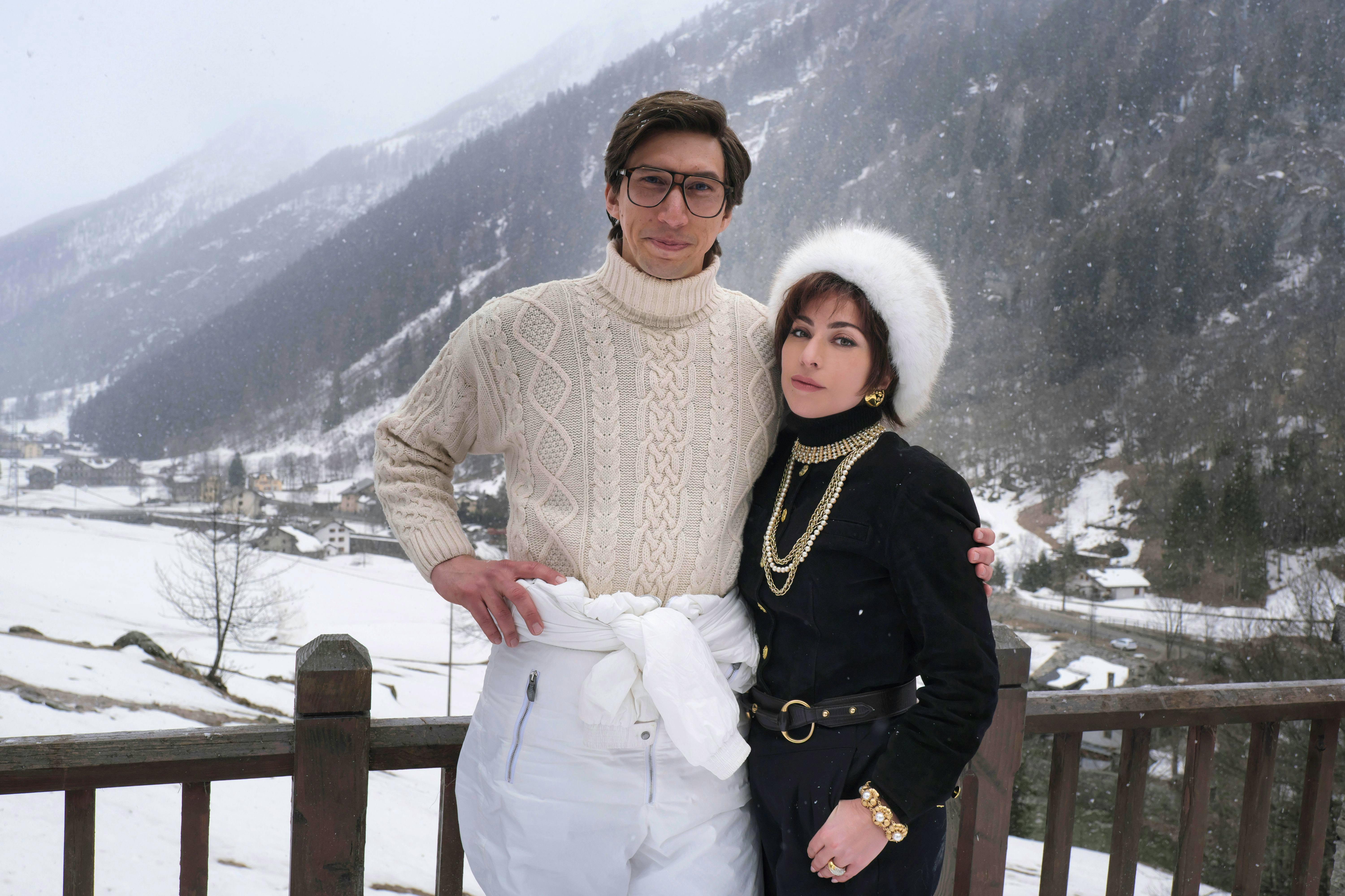 Der Film dreht sich um den Mord am Mode-Erben Maurizio Gucci (Adam Driver) in den 90er-Jahren. Ein Gericht befand dessen Ex-Frau Patrizia Reggiani (Lady Gaga) schuldig, die Ermordung in Auftrag gegeben zu haben.