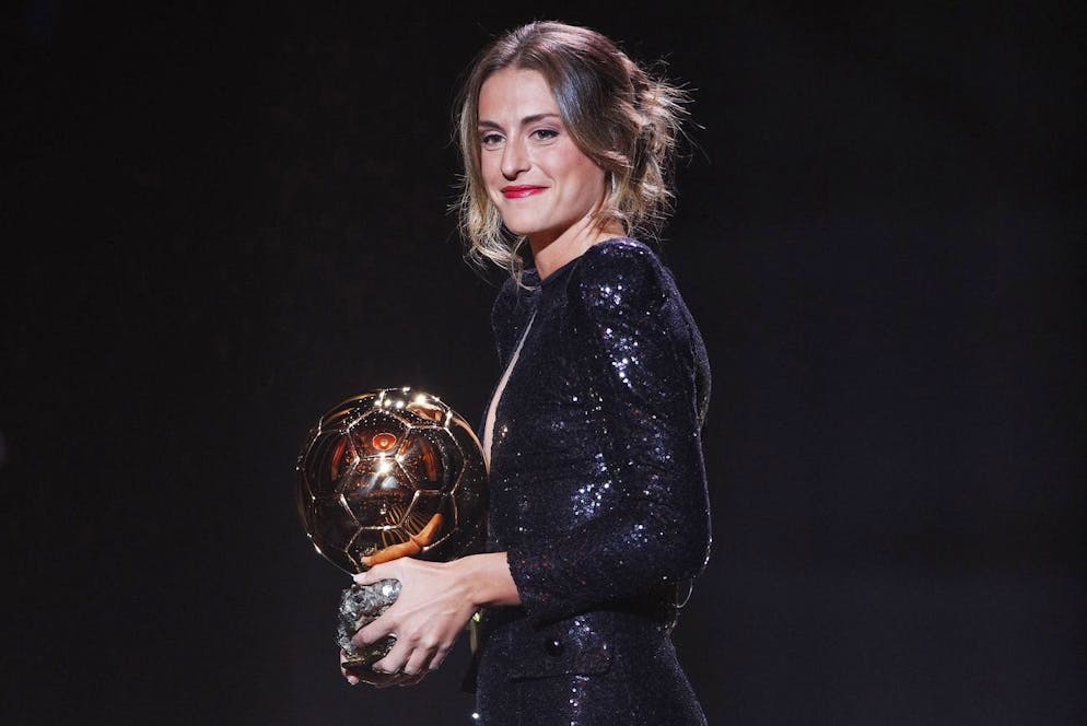 epa09611618 Barcelona player Alexia Putellas wins the Women's Ballon d'Or during the 2021 Ballon d'Or ceremony at Theatre du Chatelet in Paris, France, 29 November 2021. EPA/YOAN VALAT
