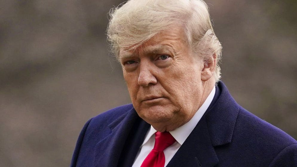 La notte prima dell'assalto al Congresso del 6 gennaio, Donald Trump telefonò ai suoi luogotenenti alloggiati nel vicino per discutere di come fermare la certificazione della vittoria elettorale di Joe Biden.