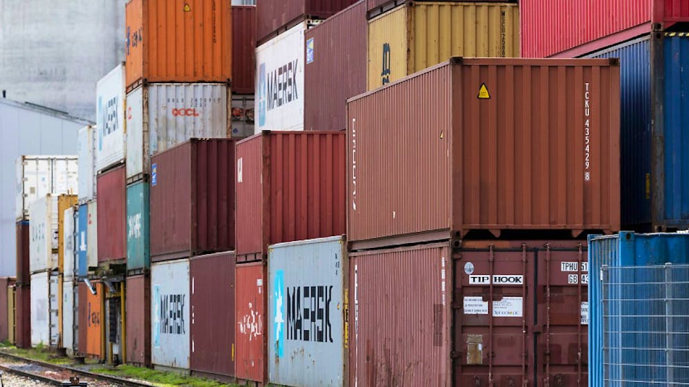 Secondo SwissRailvolution il traffico merci deve essere spostato dalla strada alla ferrovia, soprattutto sull'asse nord-sud (foto simbolica)