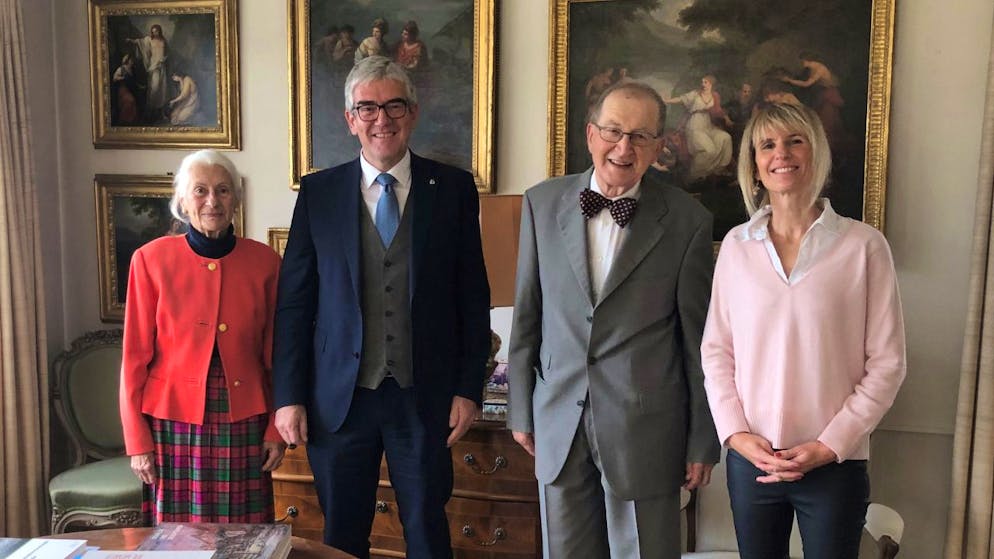 Da sinistra Béatrice Fulda, il Consigliere di Stato Jon Domenic Parolini, Johannes Fulda con la figlia Anna Barbara Müller-Fulda
