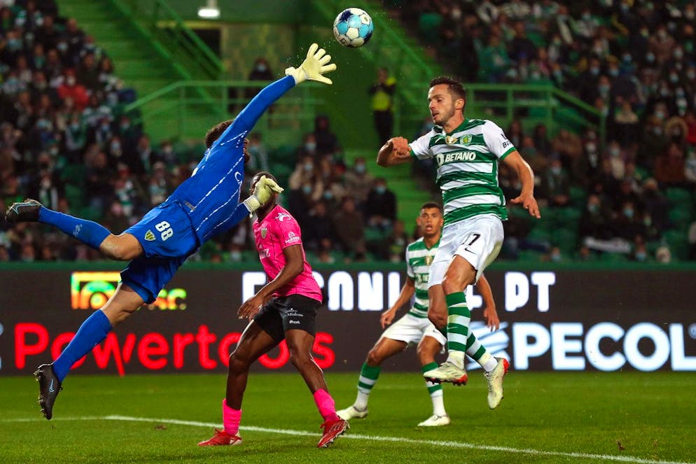Le gardien Pedro Trigueira en pleine action