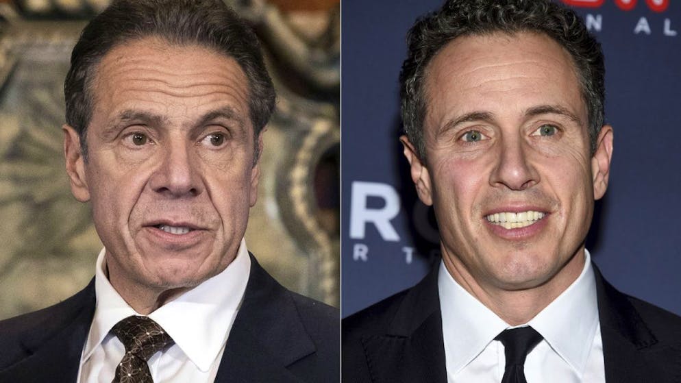 Chris Cuomo (a destra) ha usato la sua posizione e i suoi contatti per aiutare il fratello Andrew Cuomo, accusato di molestie sessuali.