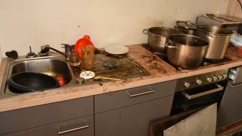 La cucina per la produzione di hascisc smantellata dalla polizia di Svitto.