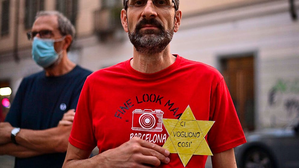 Usare la stella di David nelle manifestazioni no vax è reato, per i giudici bavaresi