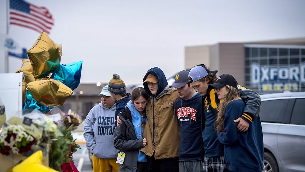 La fusillade, perpétrée dans un établissement scolaire d'Oxford, a profondément choqué cette petite ville de l'Etat du Michigan, au nord de la métropole de Detroit.