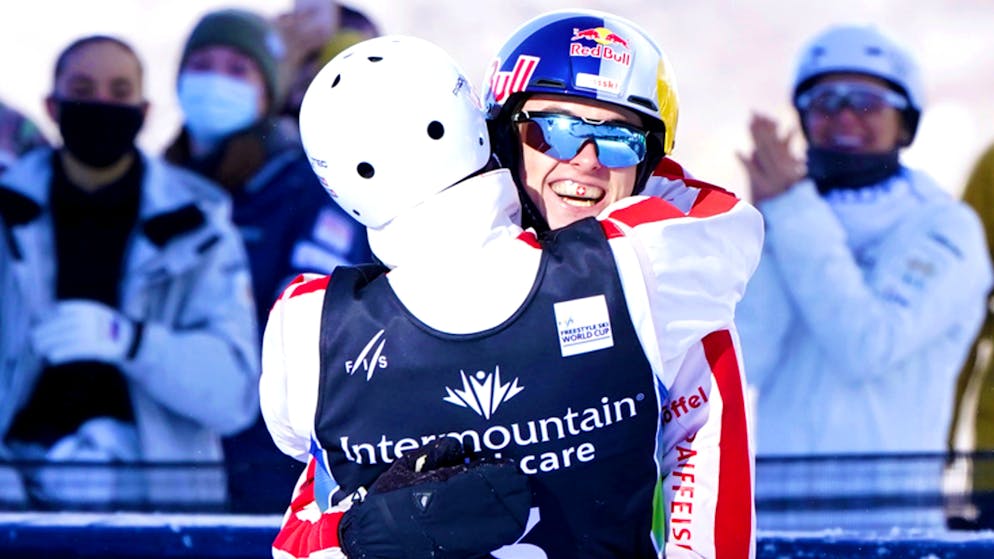 Noé Roth et Pirmin Werner (de dos) ont réussi leur début de saison en Aerials.