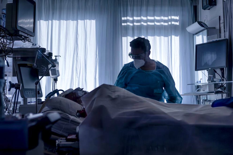 Lors de la deuxième vague, l'occupation des unités de soins intensifs a oscillé entre 52% et 79%. Selon les chercheurs, 137 décès auraient pu être évités si l'on n'avait pas dépassé la barre des 70%. (image d'illustration)