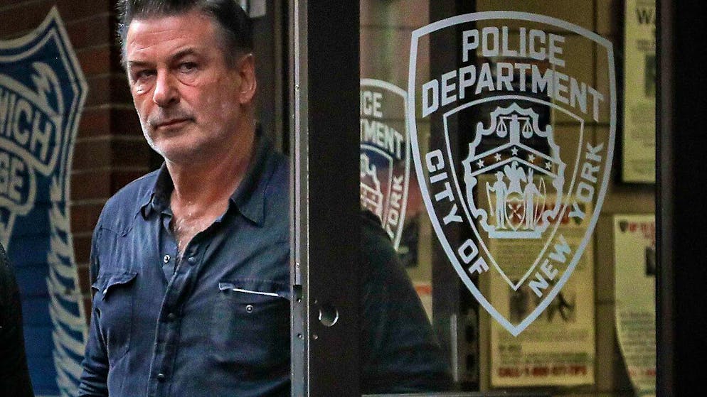 Alec Baldwin ha affermato di non aver premuto il grilletto