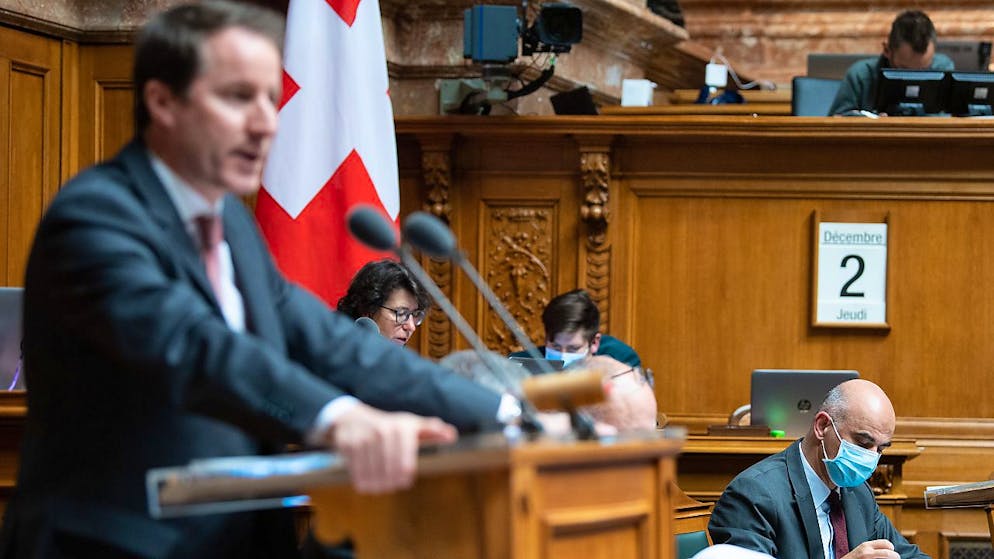 Il consigliere nazionale Thomas Aeschi (UDC/ZG) ha presentato, poi ritirato, una richiesta di non entrata nel merito circa la revisione della legge Covid-19 in discussione al Consiglio nazionale.