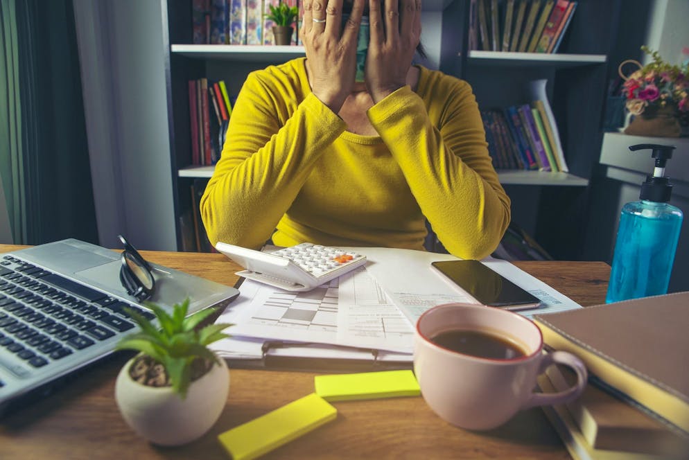 Les femmes respectent mieux les deadlines que les hommes mais cela impact leur stress
