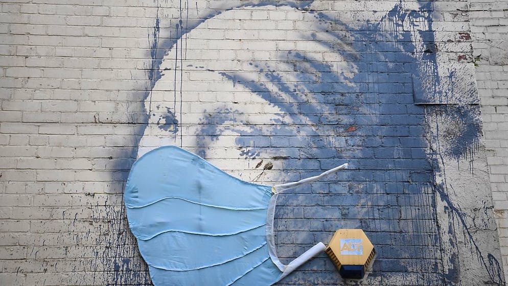 Un'opera di Banksy apparsa a Bristol nel 2020.