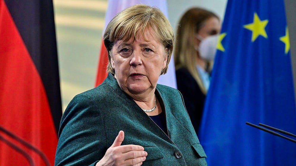 Angela Merkel annuncia misure restrittive per i non vaccinati in Germania.