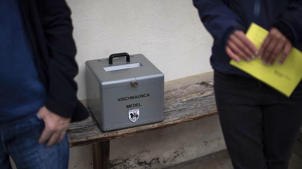 Il Consiglio federale propone al Parlamento di conferire la garanzia federale alle costituzioni rivedute dei cantoni Zurigo, Grigioni e Neuchâtel