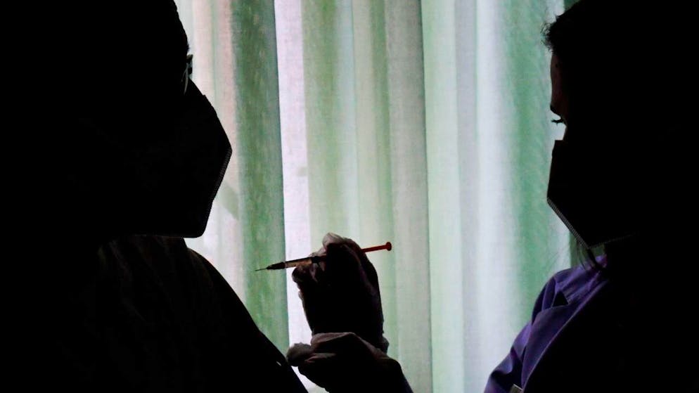 Sono 281 i medici non vaccinati scoperti dai carabinieri nell'ambito di una serie di controlli in tutta Italia con l'obiettivo di individuare il personale sanitario che continua a violare la normativa.