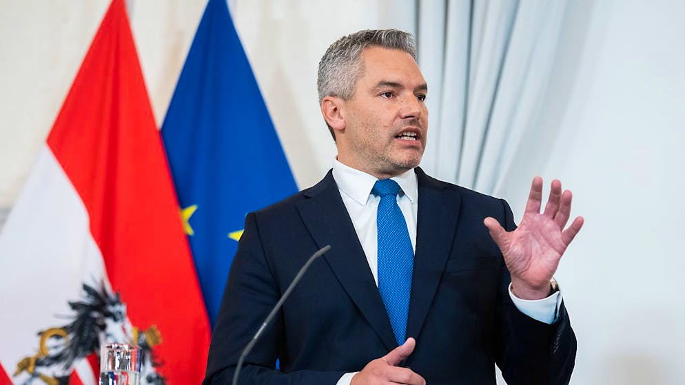 La Oevp ha scelto l'attuale ministro degli Interni Karl Nehammer come nuovo cancelliere austriaco, dopo le annunciate dimissioni di Alexander Schallenberg. Il 49enne sarà anche il nuovo segretario del partito popolare.
