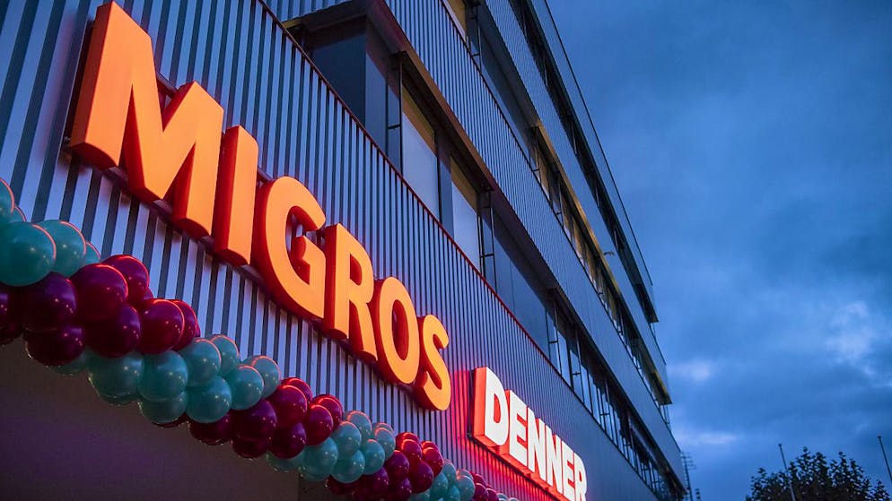 Migros e alcol - una relazione complicata: la filiale Denner può venderne, la casa madre no, perlomeno per il momento.