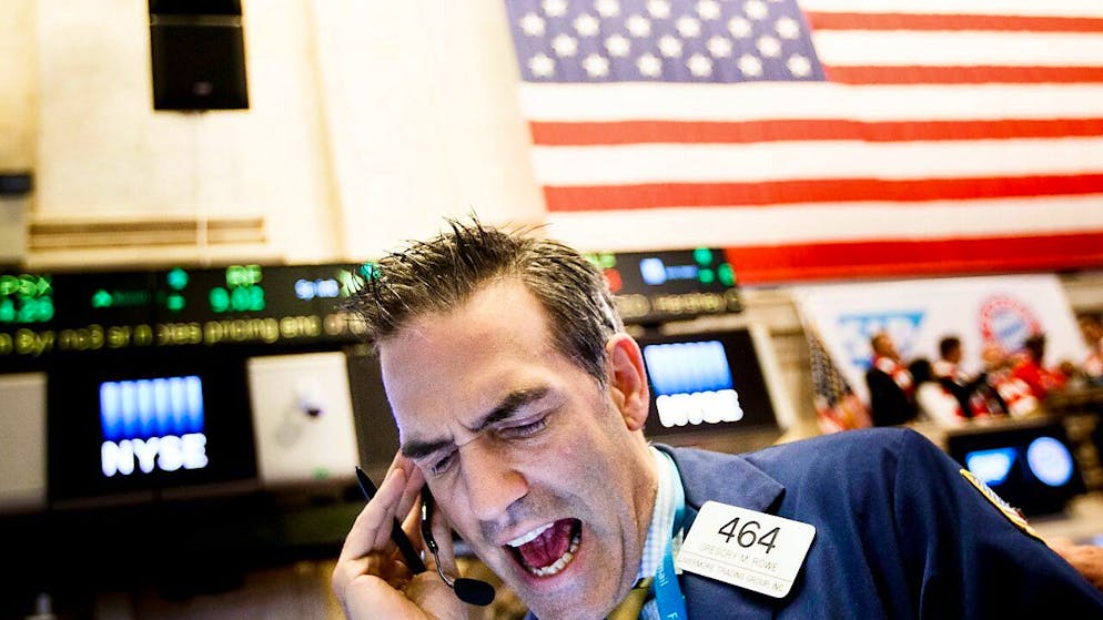 La Borsa di New York ha chiuso positiva. Il Dow Jones è salito dell'1,82%, il Nasdaq dello 0,83% e lo S&P 500 dell'1,42%.