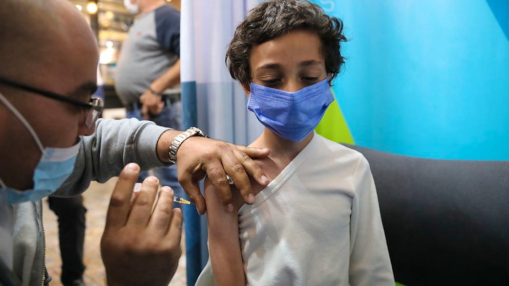 A 10 giorni dall'avvio in Israele della vaccinazione di bambini tra 5 e 11 anni non ci sono, in base ai dati preliminari, notizie di seri effetti collaterali.