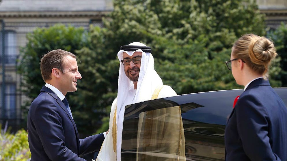 Gli Emirati Arabi Uniti hanno firmato oggi un accordo per l'acquisto di 80 aerei da combattimento Rafale, costruiti dal gruppo francese Dassault Aviation, in occasione della visita a Dubai del presidente francese Emmanuel Macron.