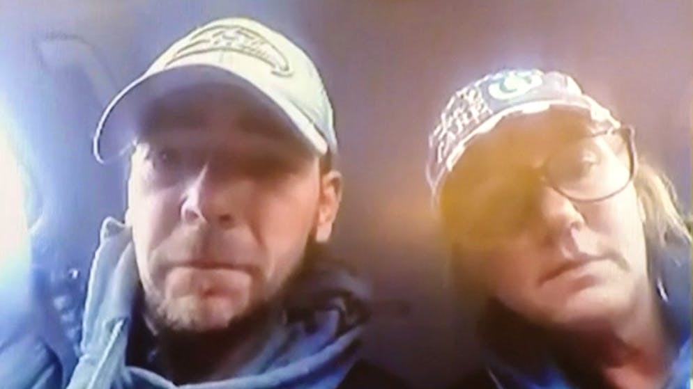 James e Jennifer Crumbley, genitori del 15enne autore della sparatoria in una scuola di Detroit, sono stati arrestati