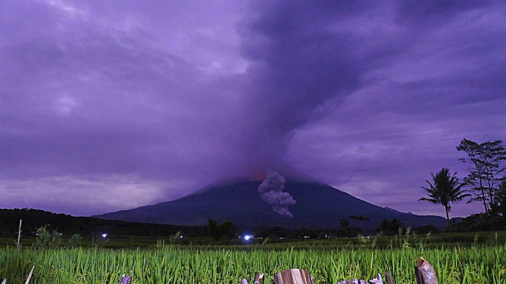Il vulcano Semeru (archivio)