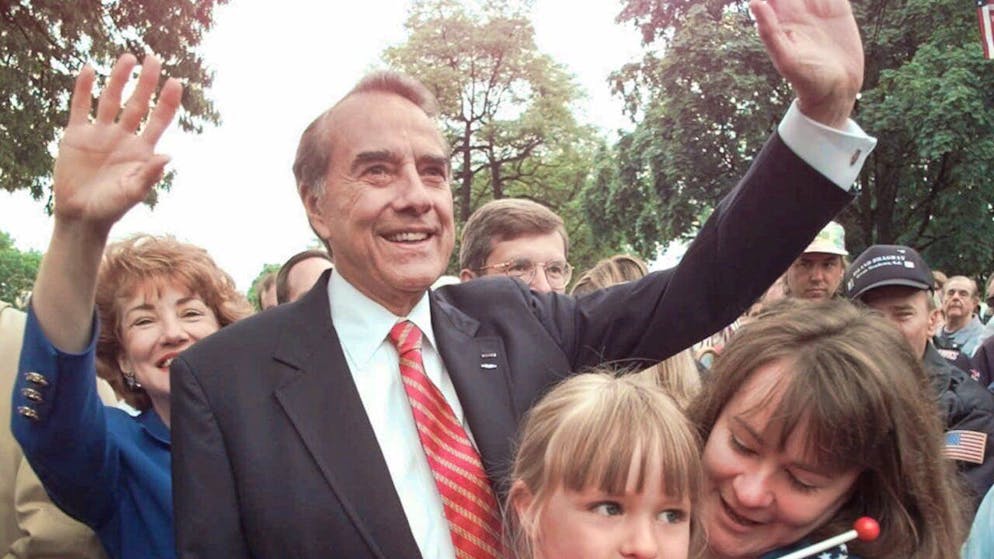 L'ex senatore Bob Dole
