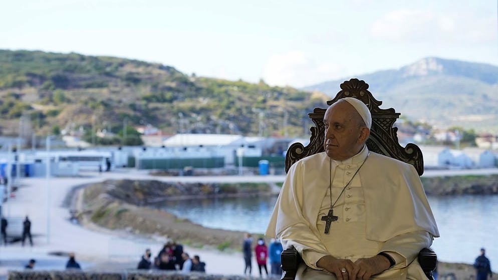 La migrazione "è un problema del mondo", ha detto Papa Francesco in visita a Lesbo.